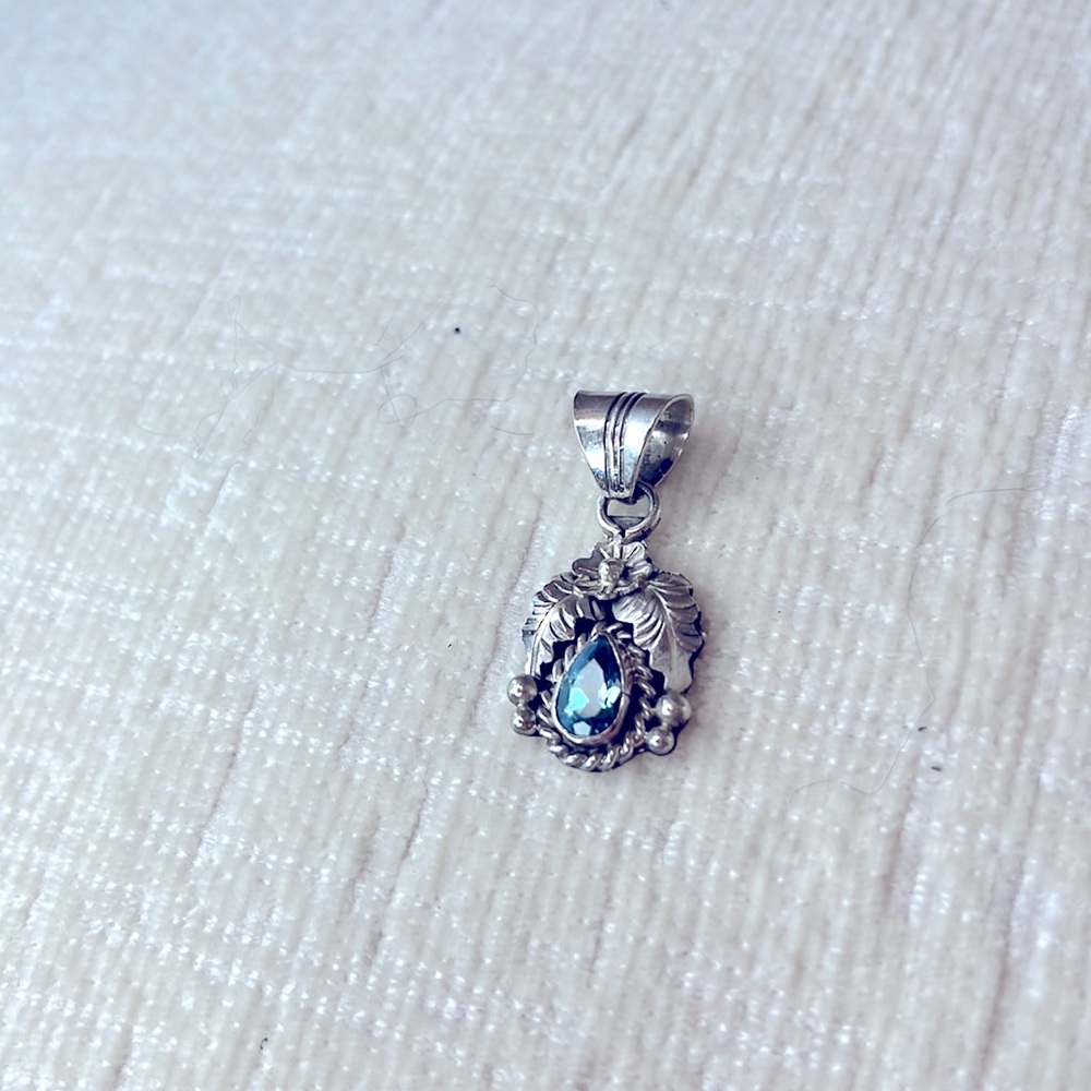 Women’s Navajo style pendant